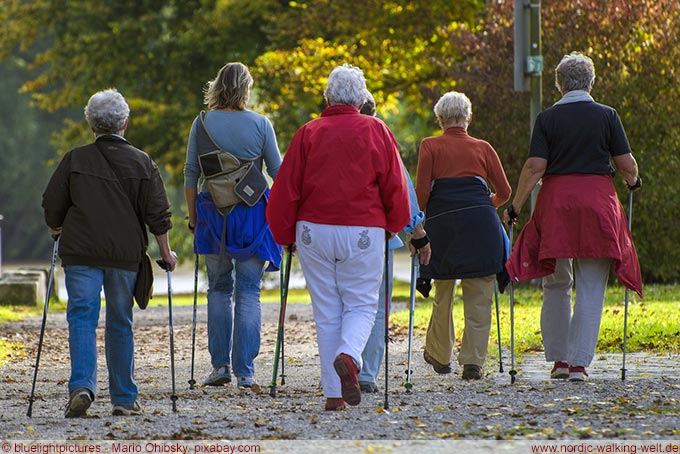 Nordic Walking! Geeignet für Menschen in jedem Alter. www.nordic-walking-welt.de